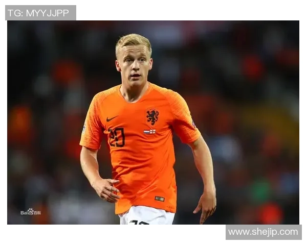 中前卫足球球星的技术特点与影响力解析：现代足球中的关键枢纽